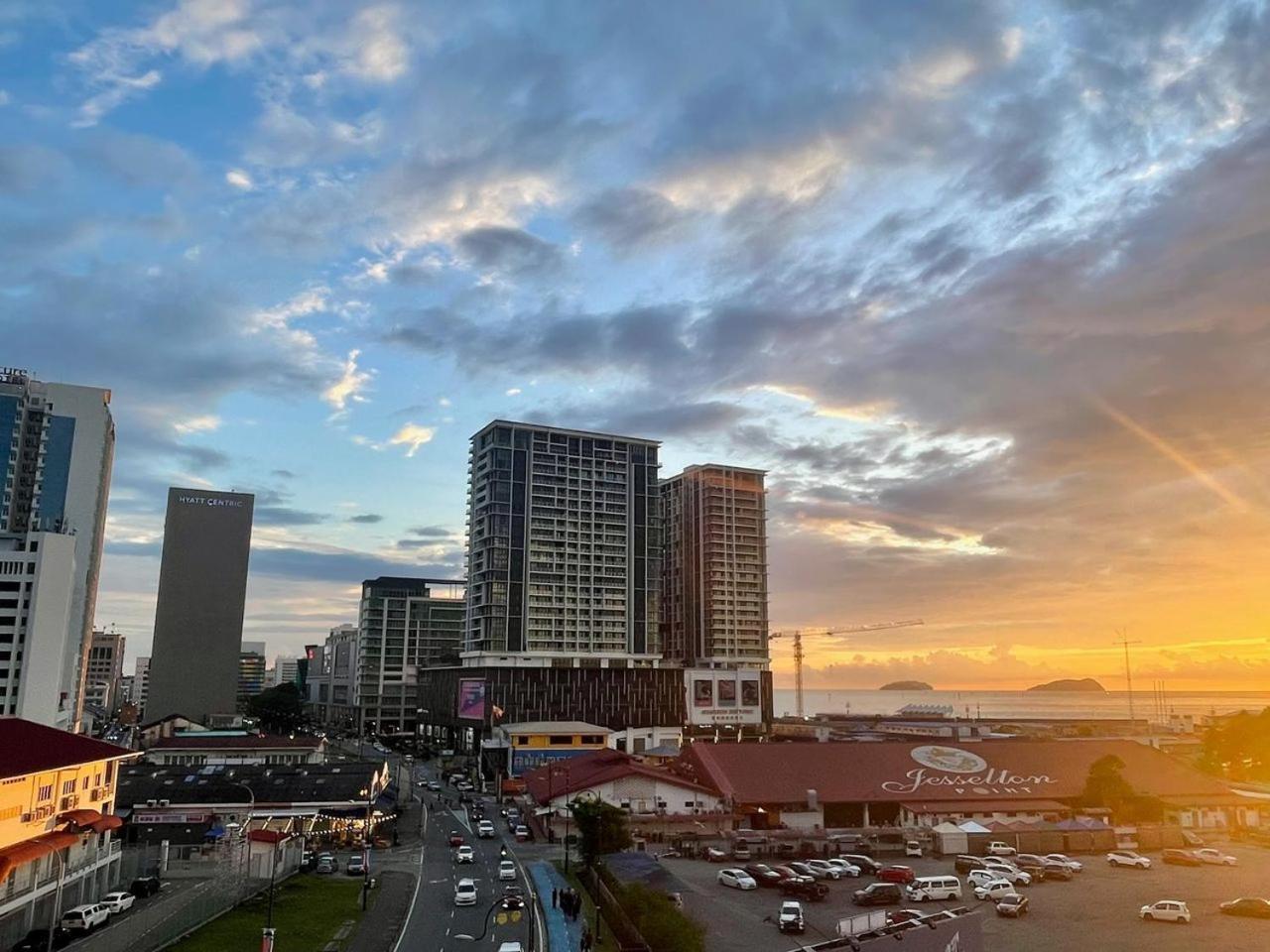 Ferienwohnung Jesselton Quay Sea & Pool View For 6 Pax Kota Kinabalu Exterior foto