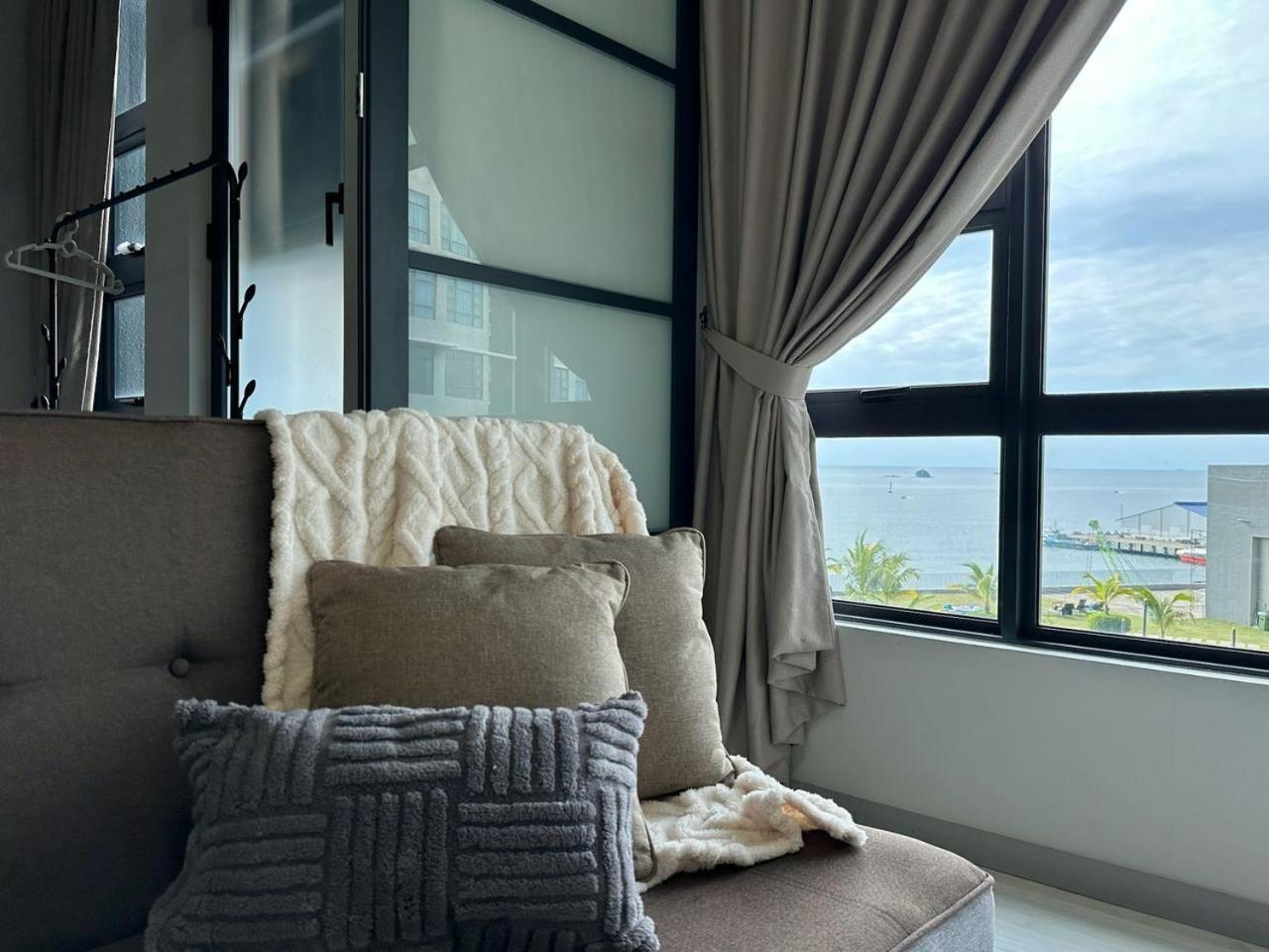 Ferienwohnung Jesselton Quay Sea & Pool View For 6 Pax Kota Kinabalu Exterior foto