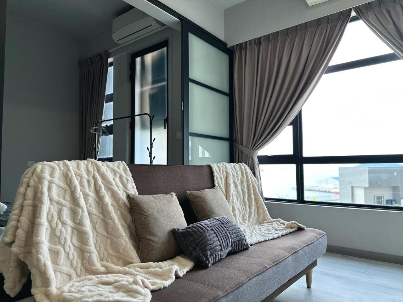 Ferienwohnung Jesselton Quay Sea & Pool View For 6 Pax Kota Kinabalu Exterior foto